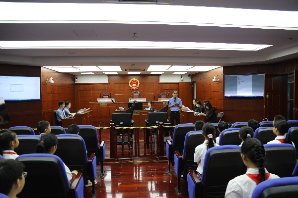 刑事审判庭庭长徐骏致欢迎辞.jpg